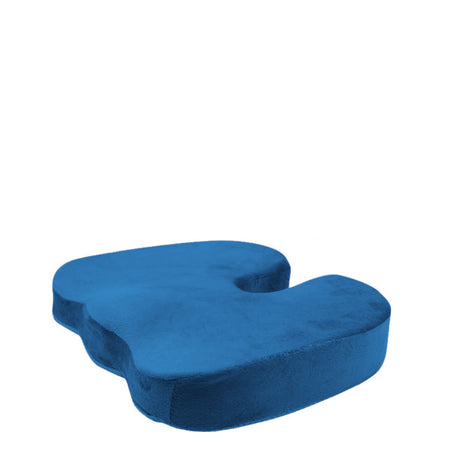 Blauer Sitzkissen auf weißem Hintergrund
